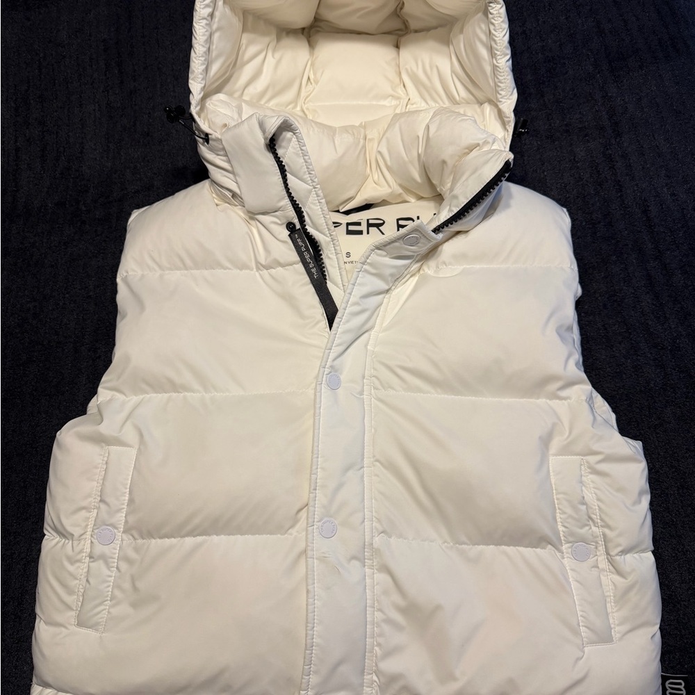 Aritzia superpuff vest (shorter version)